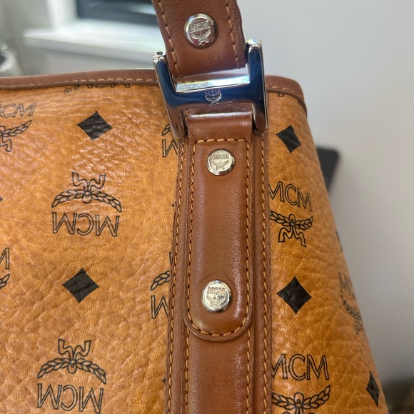 MCM Camel Leather bag. Gorgeous condition. - Picture 8 of 9
